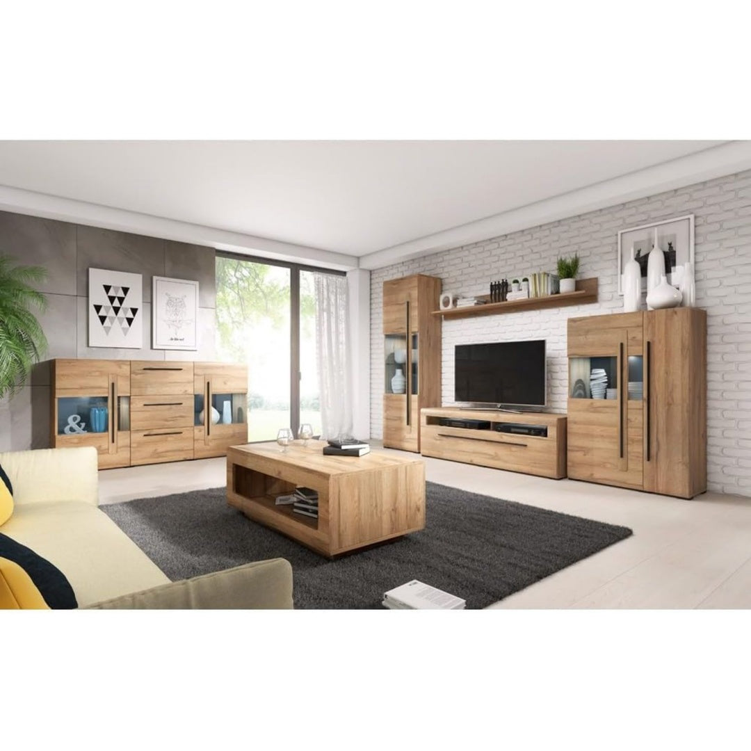 Eine umfangreiche Eichenwohnlandschaft mit Sideboard und Stauraumtisch