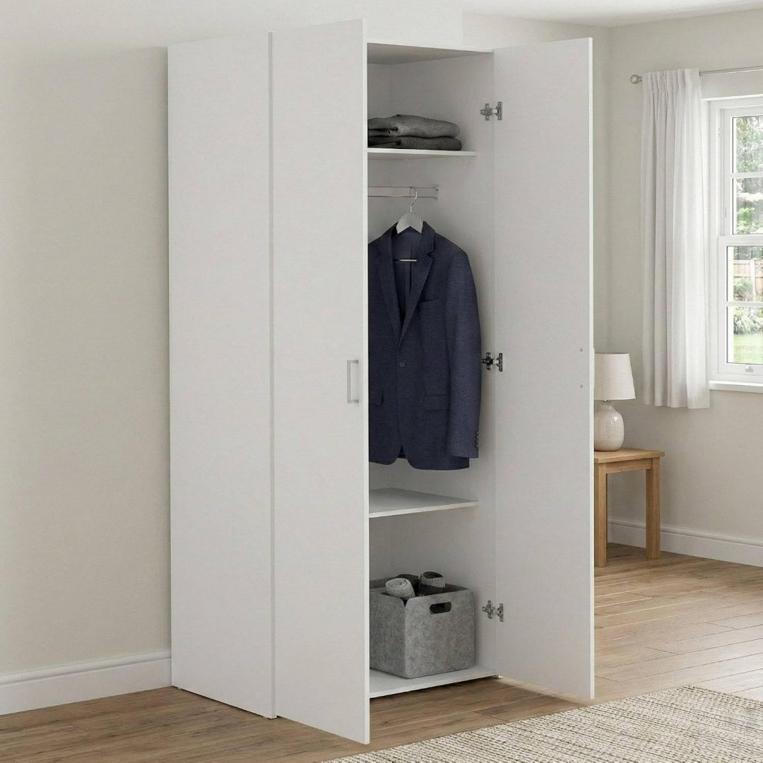 2 Tueren an dem Kleiderschrank