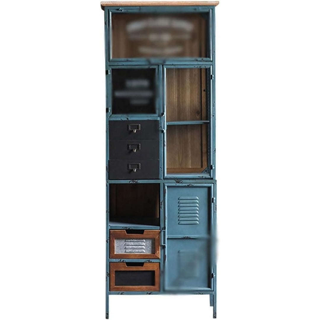 Blau bestimmt die Farbgebung von dem Hochschrank