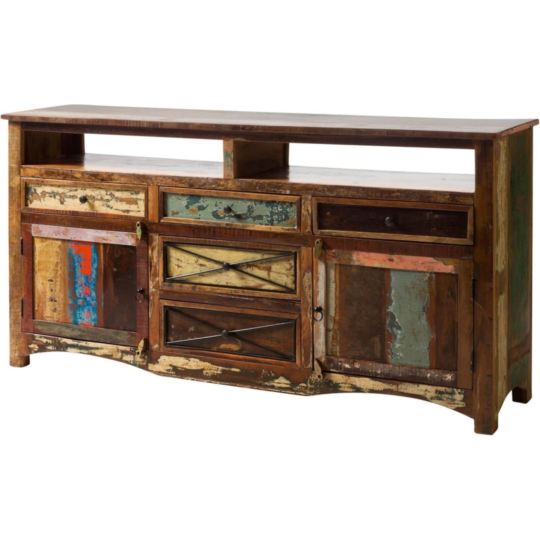 Schubladen an dem Sideboard aus Massivholz