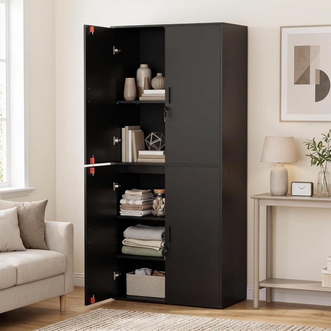 Hochschrank in Schwarz mit beschichteten Flaechen