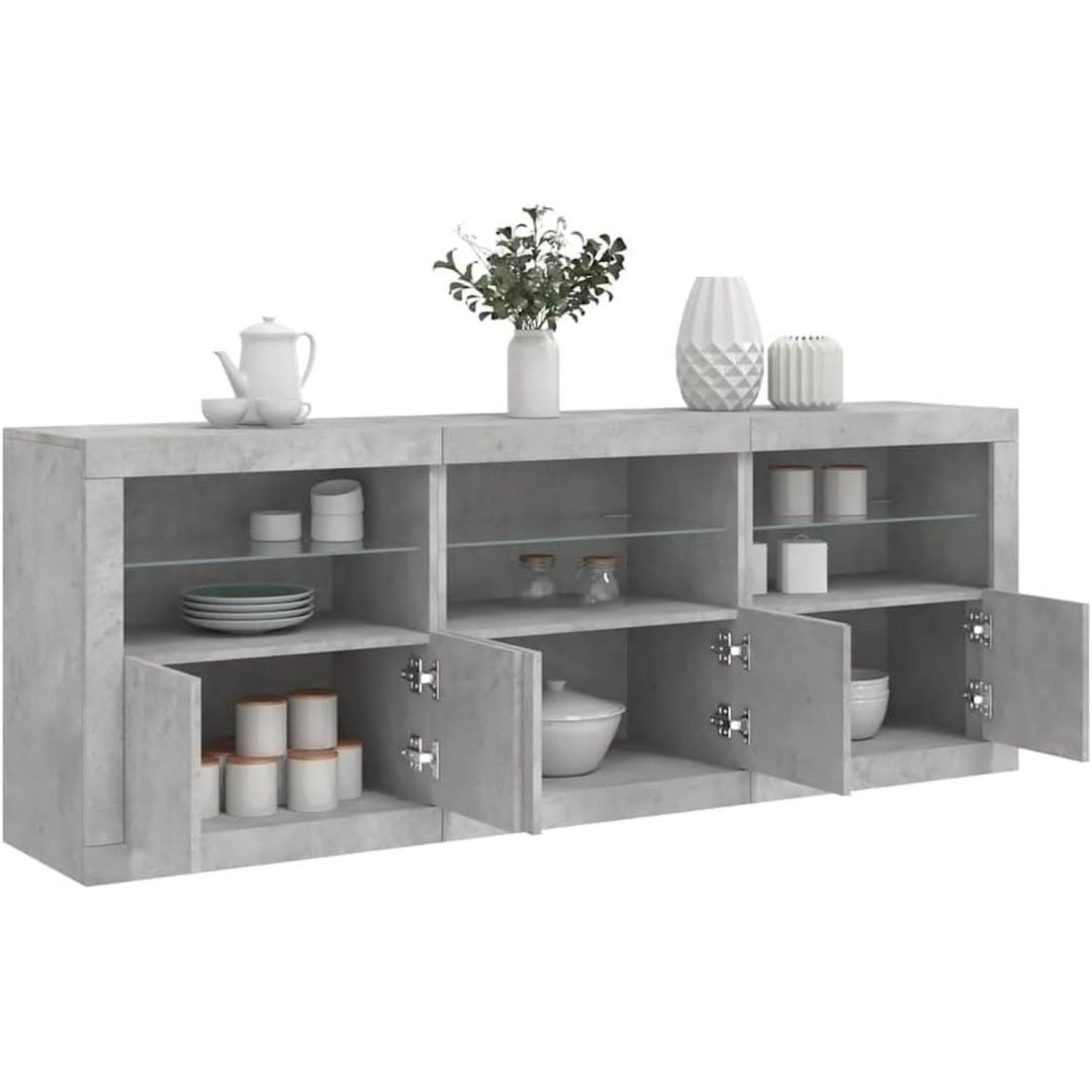 Geschlossener Stauraum an dem Sideboard aus Holzwerkstoff und Glas