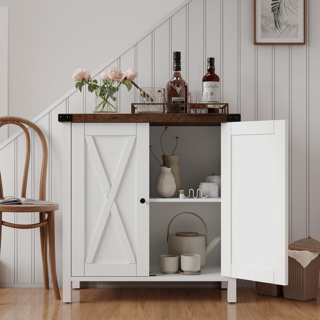 Sideboard mit gerundeten Konturen und Metallgriffen