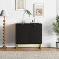 Das Sideboard vereint geschlossenen Stauraum mit Fischgraetenmuster