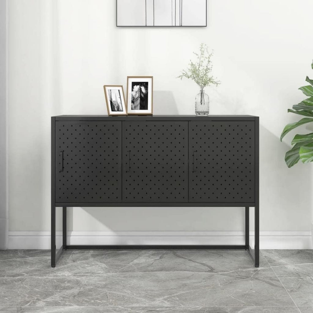 Das Sideboard nimmt mit 105 x 35 x 75 cm Gestalt an